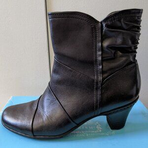 Cobb Hill Women's Leather Boots size 8M side zip